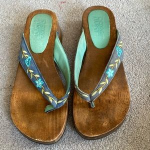 Wooden sole leather strap embroidered flip-flops, size 10